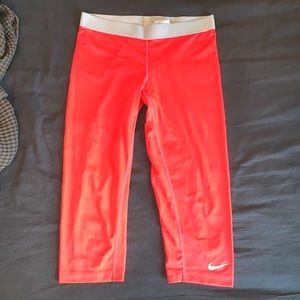 Nike Pro Combat Neon Capri Leggings